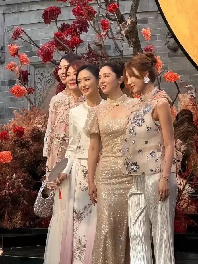 董璇伴娘团曝光：佟丽娅关悦太美出圈了 而伴郎团却一言难尽